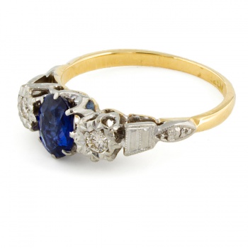 18ct gold Sapphire/Diamond 3 stone Ring size J